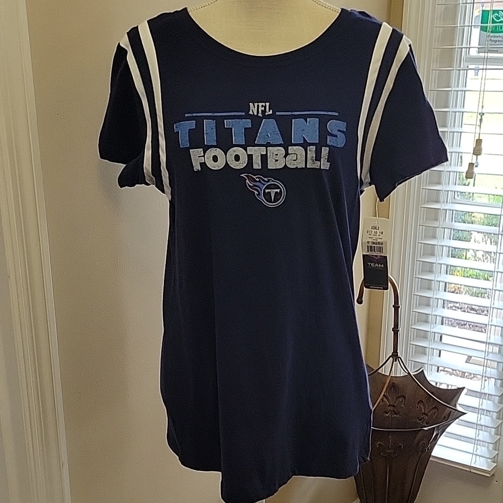 NFL Titans Football licensed Women Tee Shirt short sleeve 100% cotton Large NEW…